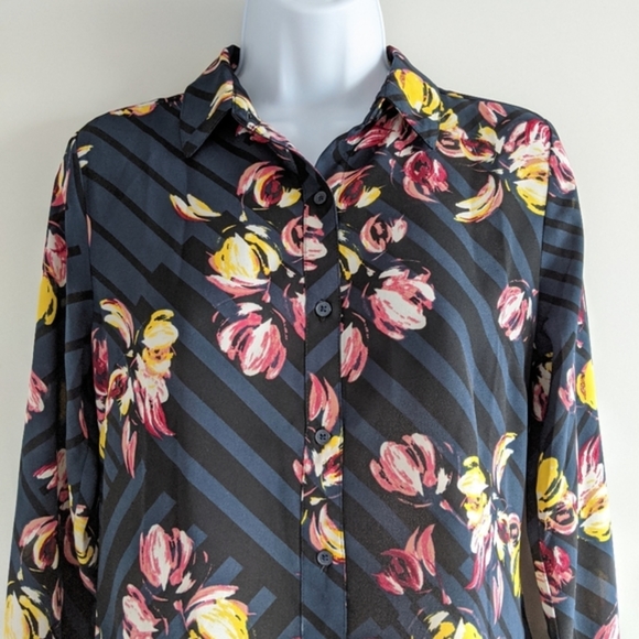 Banana Republic floral button up shirt XSP - Picture 2 of 5